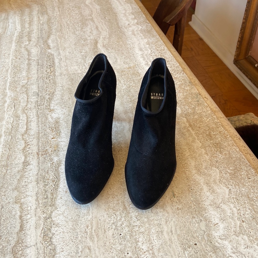 Stuart Weizmann black suede pumps